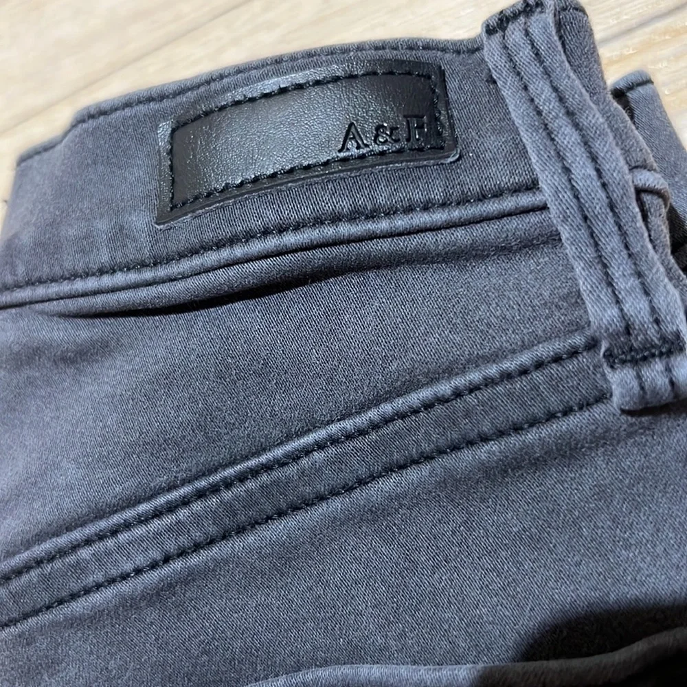 Abercrombie and Fitch Ultra High Rise Jean Legging - Picture 4 of 4